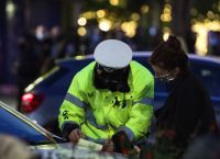 Κορωνοϊός έλεγχοι: 5 συλλήψεις και πάνω από 1.000 παραβάσεις σε ένα 24ωρο Κορωνοϊός έλεγχοι: 5 συλλήψεις και πάνω από 1.000 παραβάσεις σε ένα 24ωρο