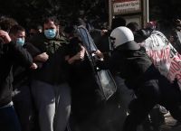 Επεισόδια τώρα στο κέντρο της Αθήνας Επεισόδια τώρα στο κέντρο της Αθήνας