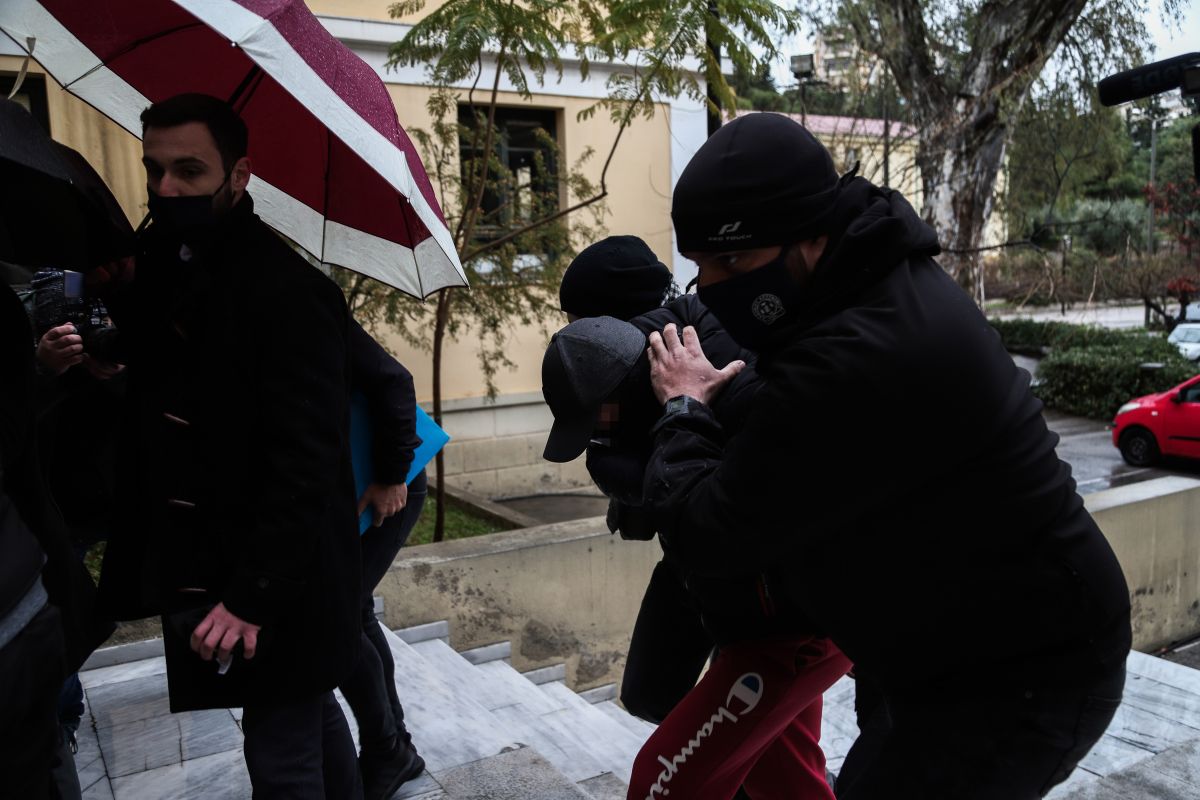 Επίθεση στο μετρό: Για απόπειρα ανθρωποκτονίας κατά συναυτουργία κατηγορούνται οι δύο ανήλικοι