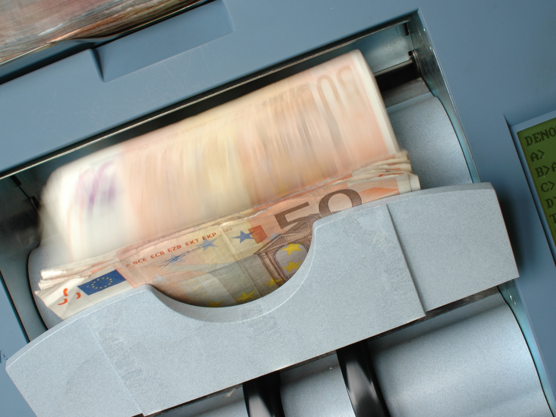 ΟΠΕΚΑ: Αυτά είναι τα επιδόματα που πήραν τρίμηνη παράταση