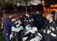 Πρωτοχρονιά 2021: Στον δρόμο με πυροσβέστες κι αστυνομικούς έκανε αλλαγή του χρόνου ο Χαρδαλιάς