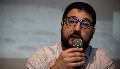 Nάσος Ηλιόπουλος: Σημαντική εξέλιξη η υπερψήφιση της πρότασης του ΣΥΡΙΖΑ για τις πατέντες των εμβολίων