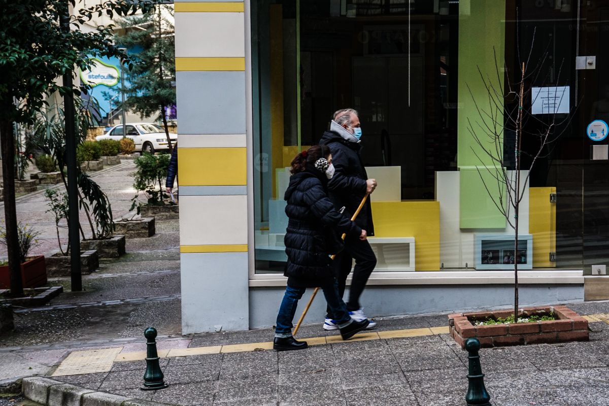 Κρούσματα σήμερα 30/01: Η έκρηξη μολύνσεων έφερε νέα μέτρα – Τι θα γίνει τους επόμενους μήνες