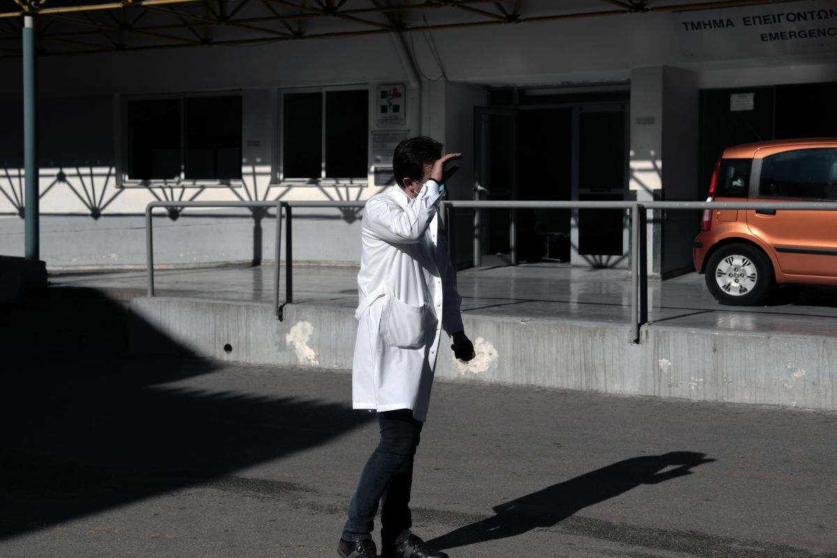 Μεταλλαγμένος κορωνοϊός Ελλάδα: Σε συναγερμό η χώρα – Πού εντοπίστηκαν τα 32 νέα κρούσματα