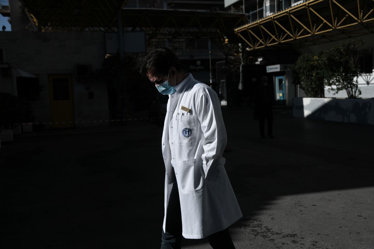 Μεταλλάξεις κορωνοϊού: Σε ετοιμότητα οι αρχές για ένα τρίτο κύμα