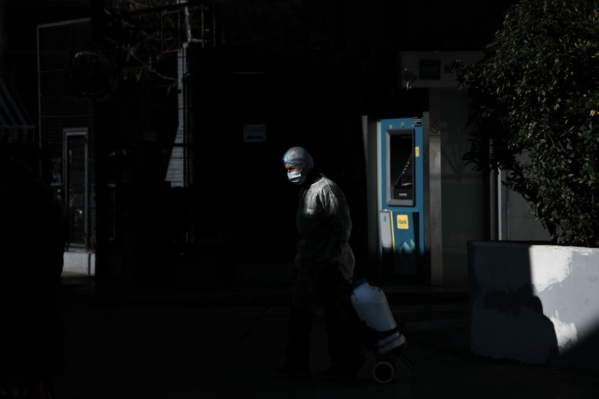 Κρούσματα σήμερα 23/01: Η κατάσταση του ΕΣΥ – Γιατί ανησυχούν οι επιστήμονες για τις μεταλλάξεις του ιού