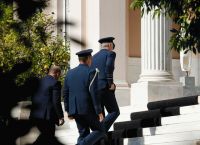 ΚΥΣΕΑ: Παρατείνεται η θητεία των αρχηγών της Αεροπορίας και της Αστυνομίας ΚΥΣΕΑ: Παρατείνεται η θητεία των αρχηγών της Αεροπορίας και της Αστυνομίας