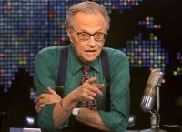 Λάρι Κινγκ: Με κορωνοϊό ο θρυλικός παρουσιαστής – Ποια είναι η κατάσταση της υγείας του