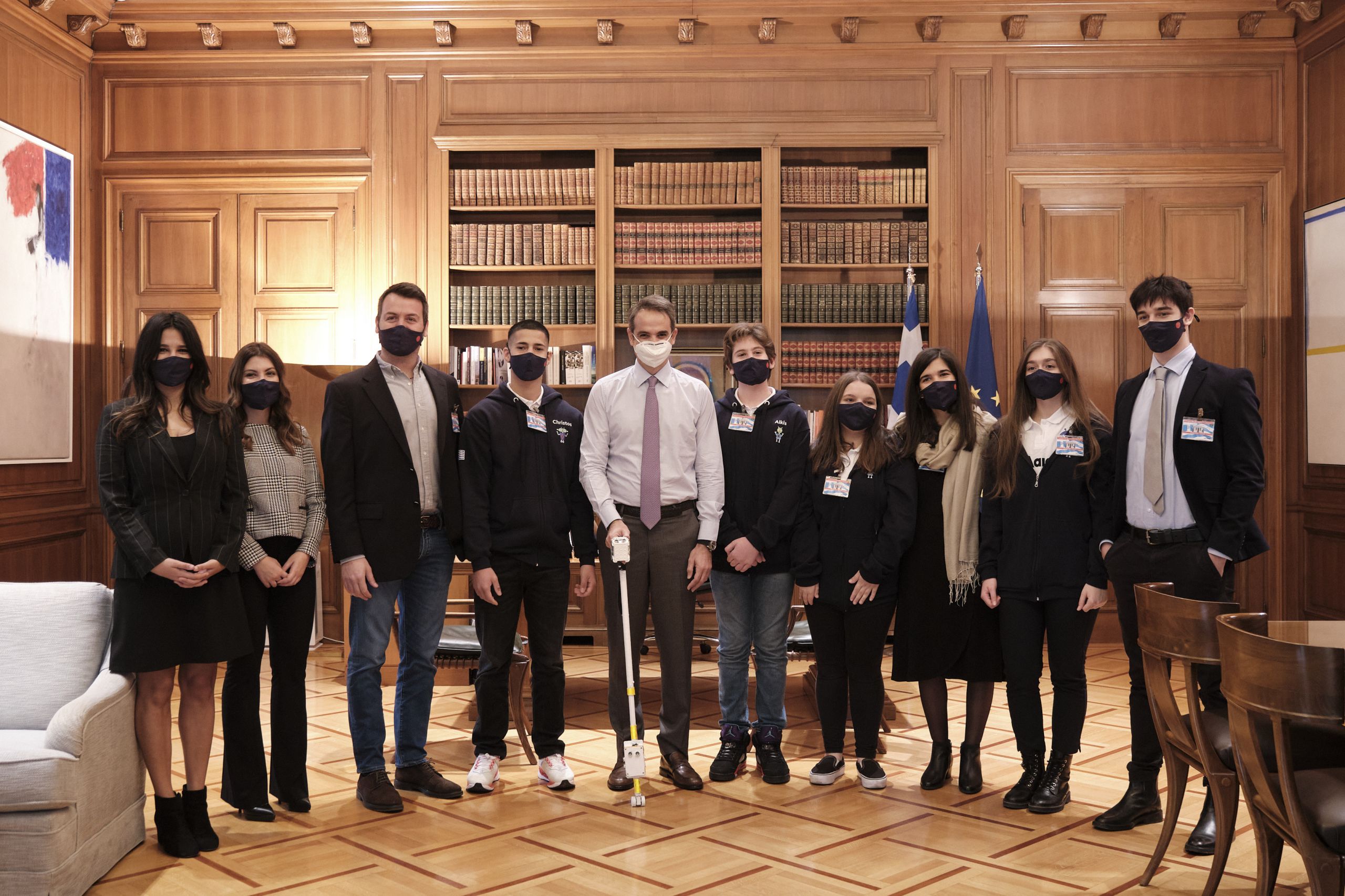 Κυριάκος Μητσοτάκης: Με τους χρυσούς Ολυμπιονίκες της Ρομποτικής συναντήθηκε ο πρωθυπουργός