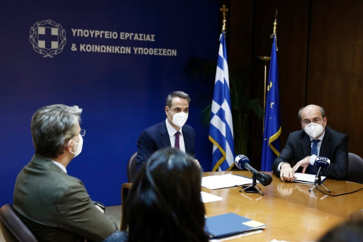 Μητσοτάκης – Χατζηδάκης: Σε πρώτο πλάνο εκκρεμείς συντάξεις και εργασιακά