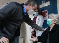 Ο Μητσοτάκης σε εμβολιαστικό κέντρο στα Καμίνια -«Εχουμε ξεπεράσει τους 140000 εμβολιασμούς» Ο Μητσοτάκης σε εμβολιαστικό κέντρο στα Καμίνια -«Εχουμε ξεπεράσει τους 140000 εμβολιασμούς»