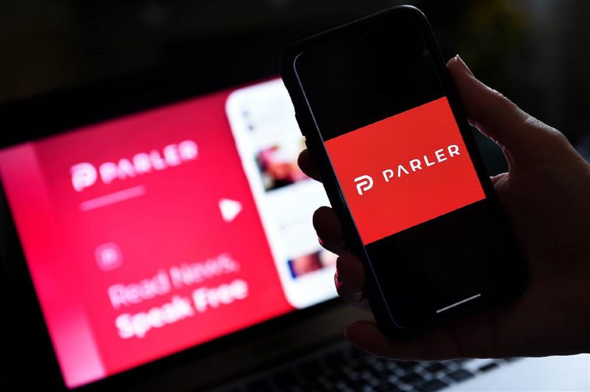 Parler: Σάλος για την επαναλειτουργία του ιστότοπου ακροδεξιών και συνωμοσιολόγων