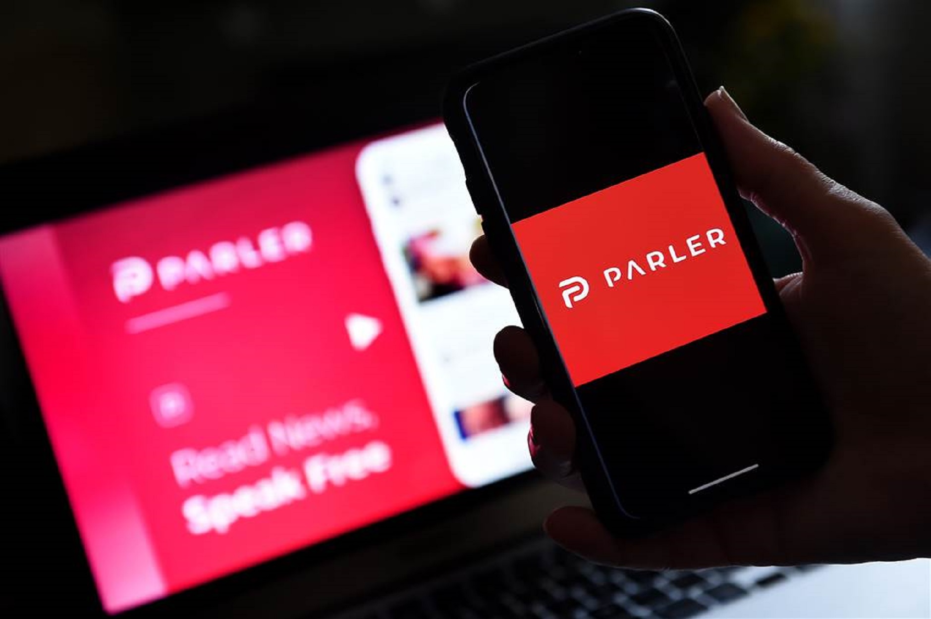 Parler: Σάλος για την επαναλειτουργία του ιστότοπου ακροδεξιών και συνωμοσιολόγων
