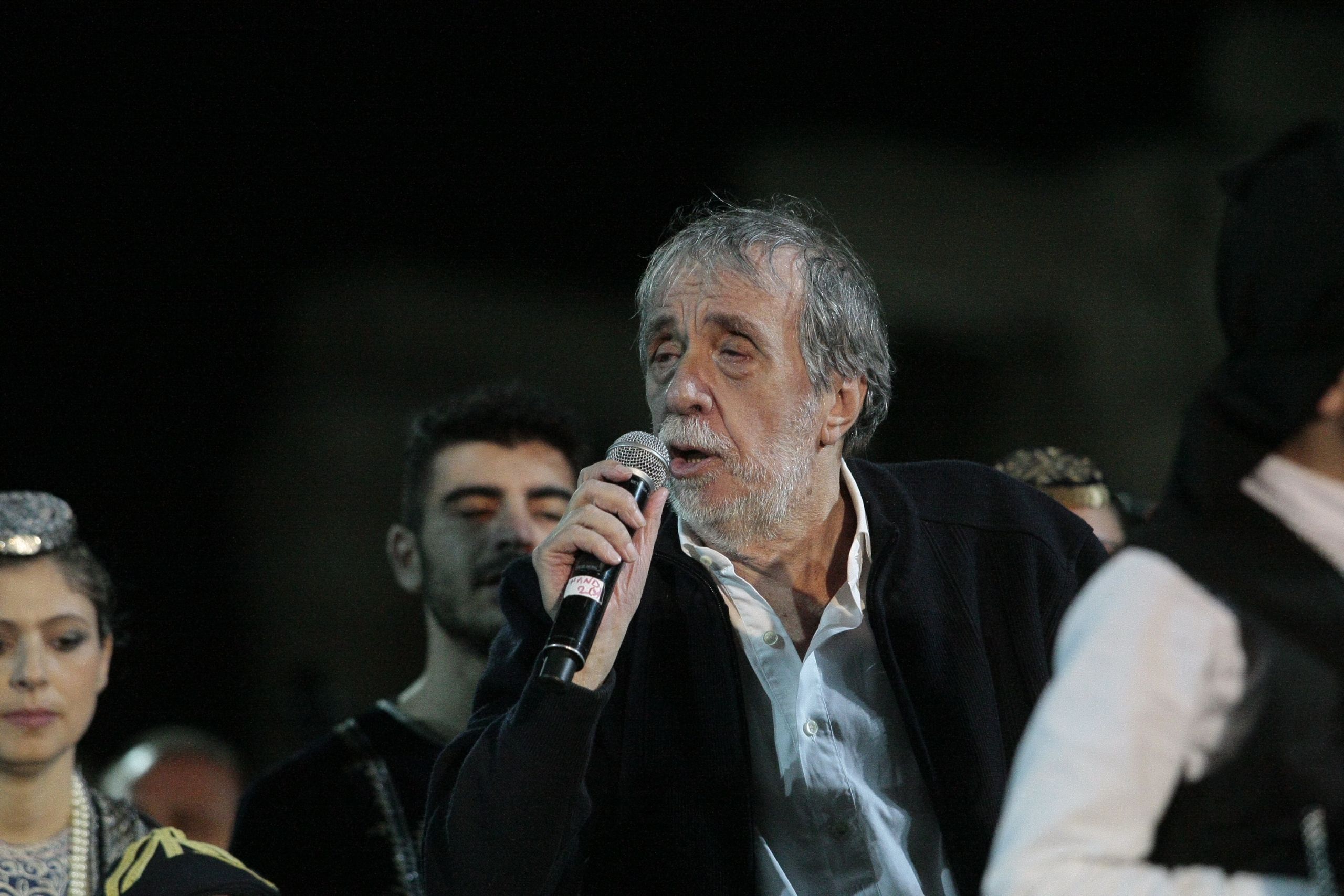 Αντώνης Καλογιάννης: Ο αποχαιρετισμός του πολιτικού κόσμου στον σπουδαίο τραγουδιστή