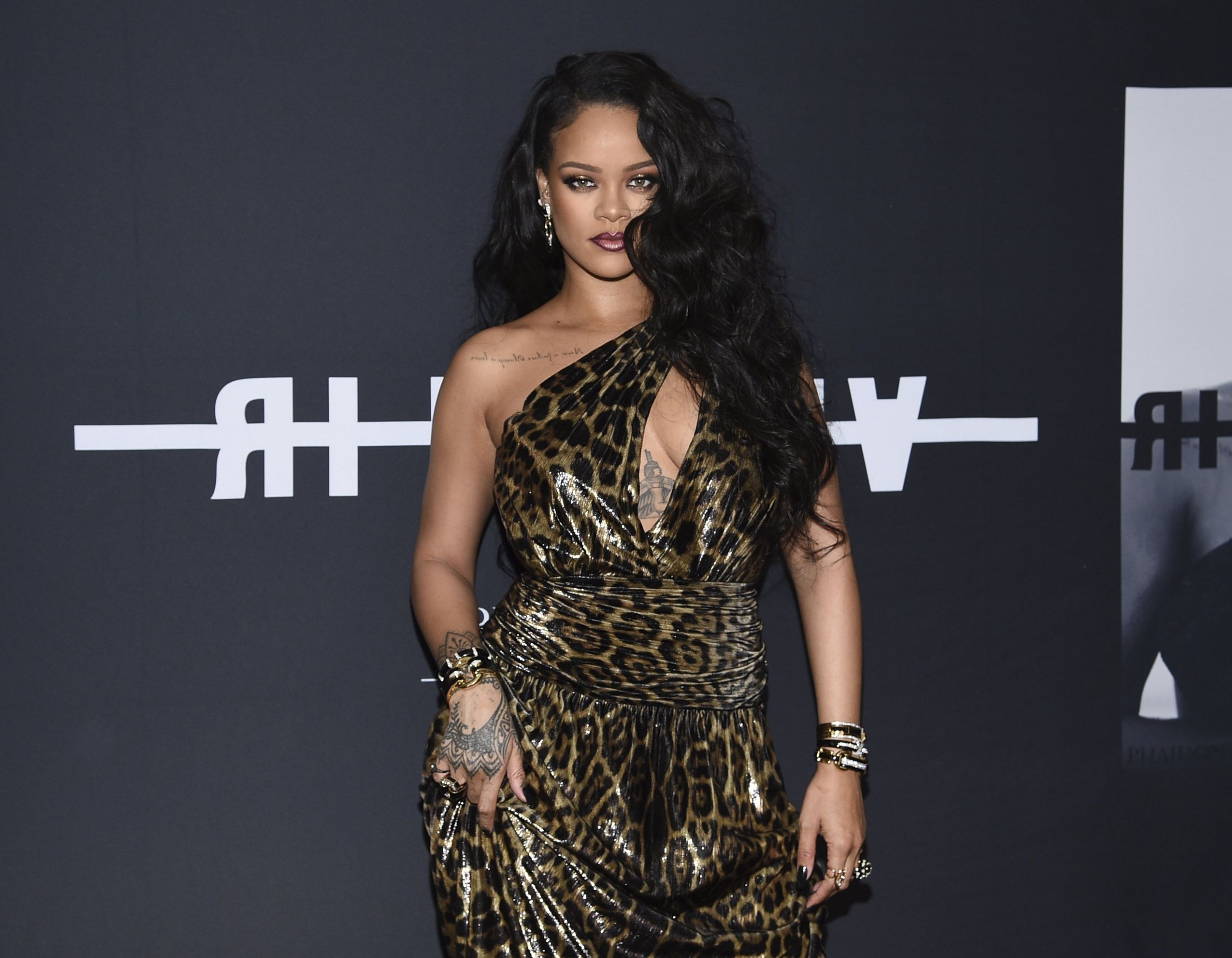 Rihanna: Φωτογραφήθηκε χωρίς μπλούζα στην Ινδία