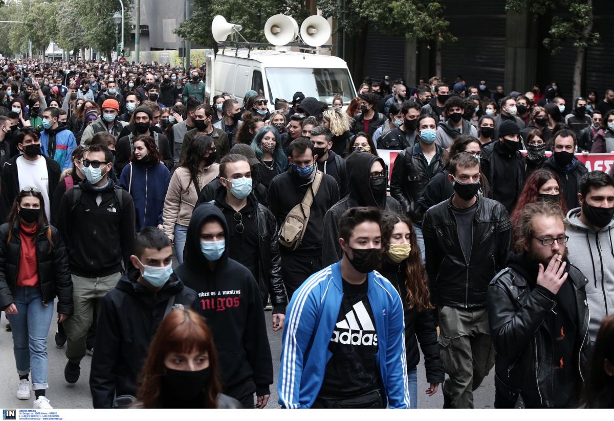Πορεία: Οι καλλιτέχνες συγκεντρώθηκαν στο κέντρο της Αθήνας