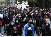 Πορεία: Οι καλλιτέχνες συγκεντρώθηκαν στο κέντρο της Αθήνας Πορεία: Οι καλλιτέχνες συγκεντρώθηκαν στο κέντρο της Αθήνας