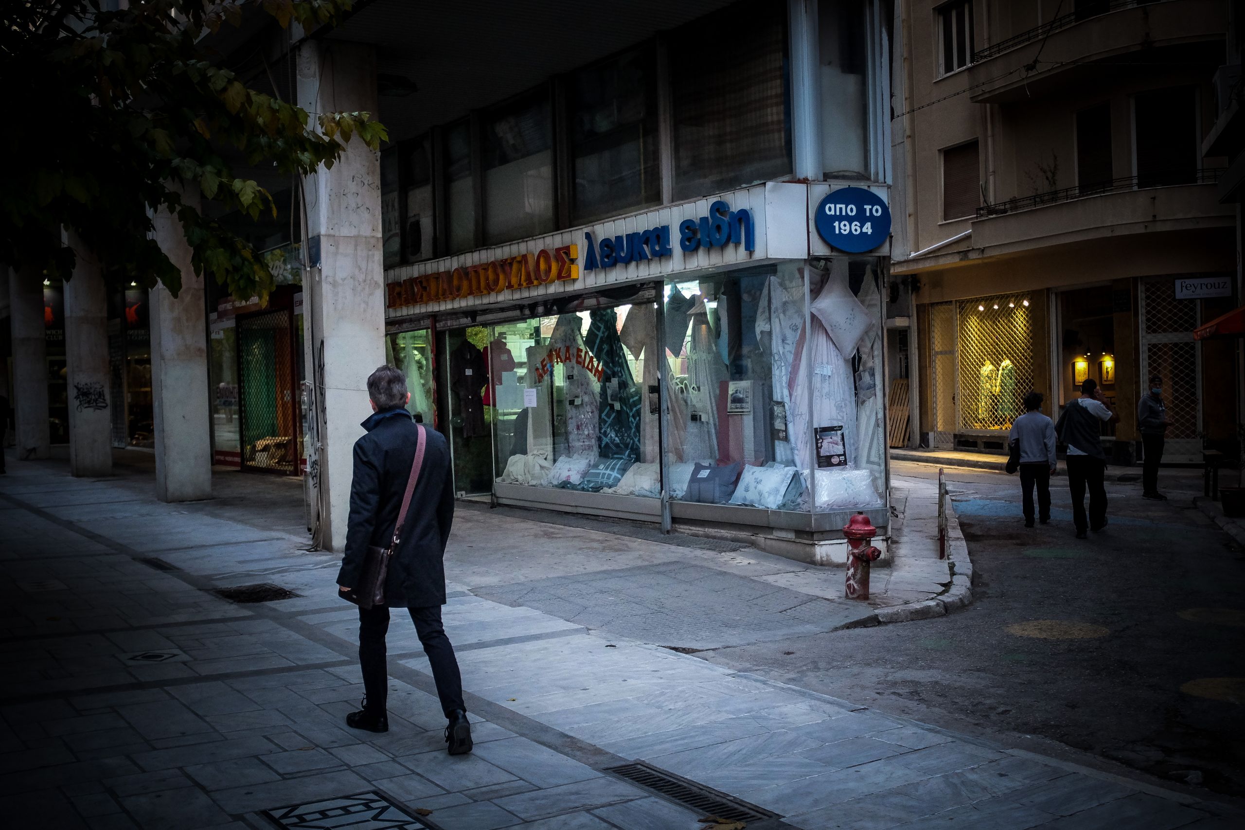 Lockdown: Ποιες περιοχές μπαίνουν και ποιες βγαίνουν από το βαθύ κόκκινο