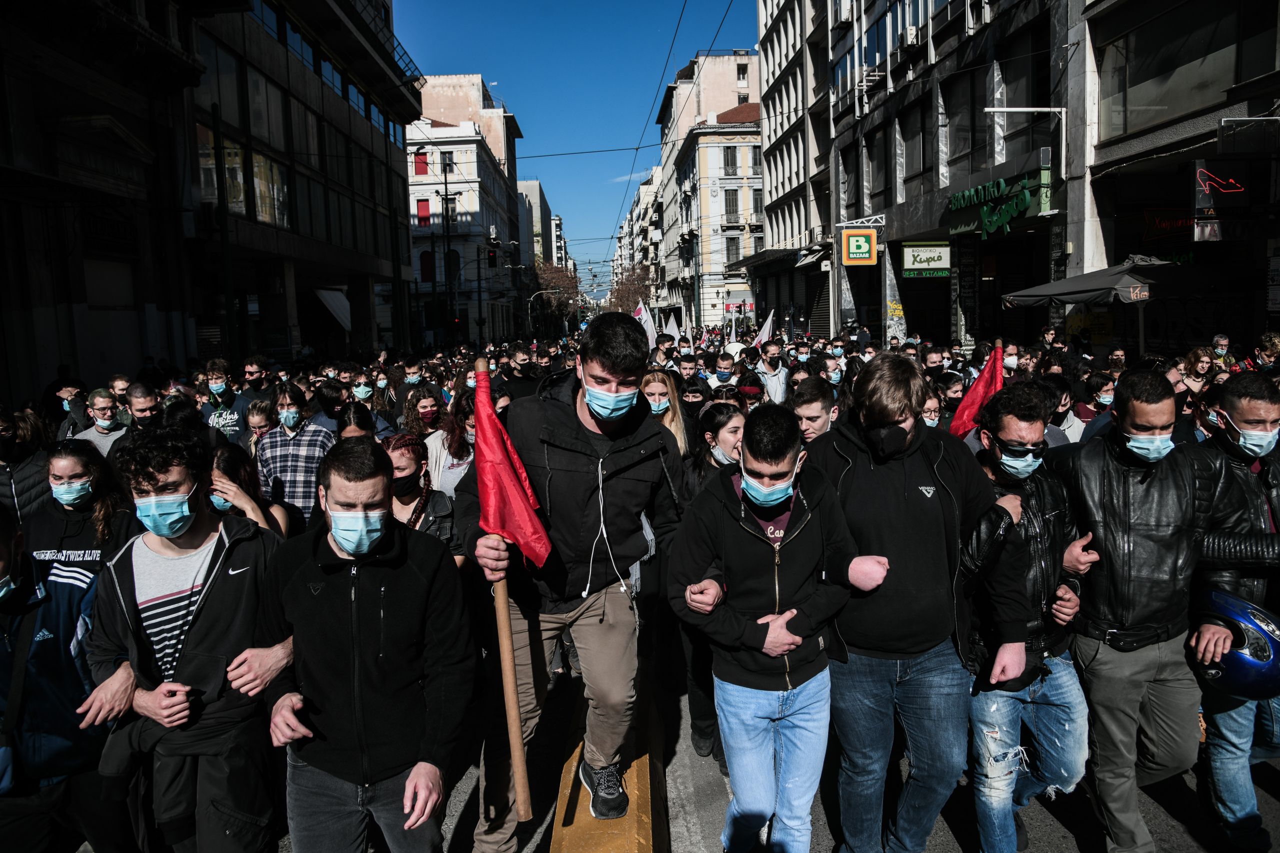 Πανεκπαιδευτικά συλλαλητήρια: Μεγάλες διαδηλώσεις πανελλαδικά – Επεισόδια έξω από τη Βουλή και το ΑΠΘ