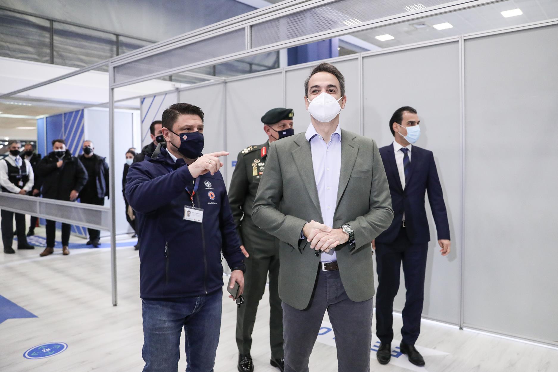 Κυριάκος Μητσοτάκης εμβολιαστικό κέντρο: Να πείσουμε και τους καχύποπτους για τα εμβόλια – Είναι ασφαλή