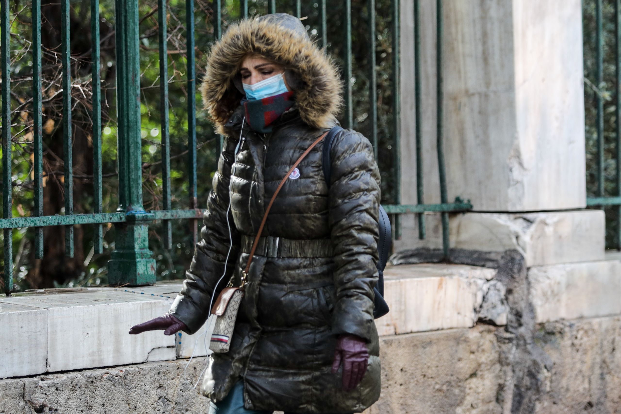 Κρούσματα σήμερα 17/2: Η πίεση στο ΕΣΥ φέρνει την παράταση των μέτρων – Τα νέα από τα εμβόλια