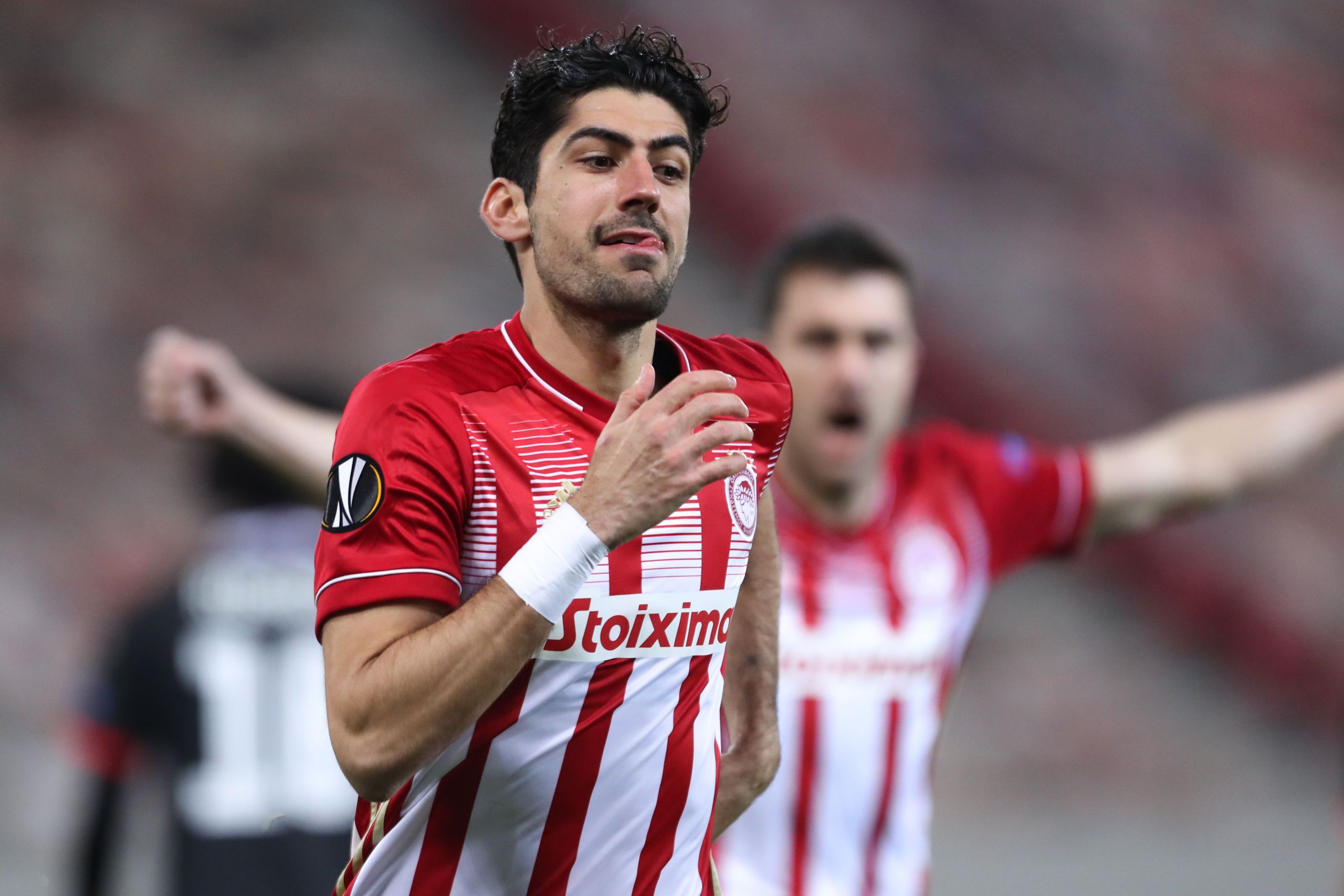 Ολυμπιακός – Αϊντχόφεν: Με καταπληκτική κεφαλιά του Μπουχαλάκη άνοιξαν το σκορ οι «ερυθρόλευκοι»