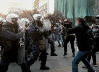 Πορεία για Κουφοντίνα: Επεισόδια και χημικά – Παρούσα και η αύρα της Αστυνομίας Πορεία για Κουφοντίνα: Επεισόδια και χημικά – Παρούσα και η αύρα της Αστυνομίας
