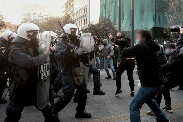 Πορεία για Κουφοντίνα: Επεισόδια και χημικά – Παρούσα και η αύρα της Αστυνομίας