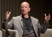 Jeff Bezos: Αποχωρεί από την Amazon Jeff Bezos: Αποχωρεί από την Amazon