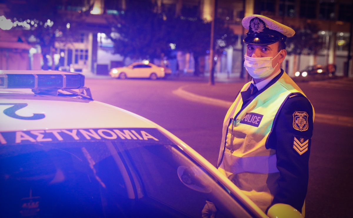 Θεσσαλονίκη κορωνοπάρτι: Συλλήψεις και πρόστιμα