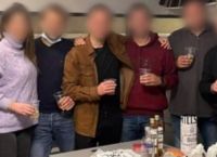 Σάλος στην ΕΛΑΣ: Αστυνομικοί έκαναν «κορωνοπάρτι» μέσα στη ΓΑΔΑ Σάλος στην ΕΛΑΣ: Αστυνομικοί έκαναν «κορωνοπάρτι» μέσα στη ΓΑΔΑ
