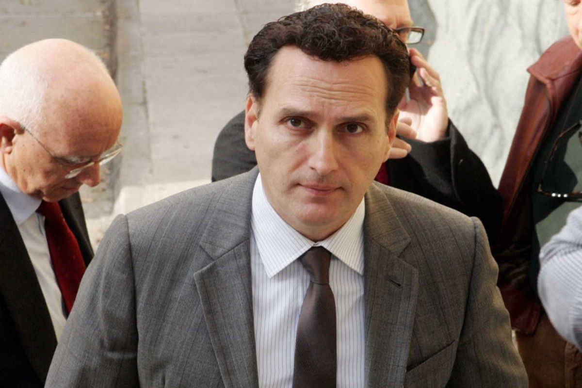 Μιχάλης Δημητρακόπουλος: Δεν είναι αδίκημα το σεξ με 15χρονα