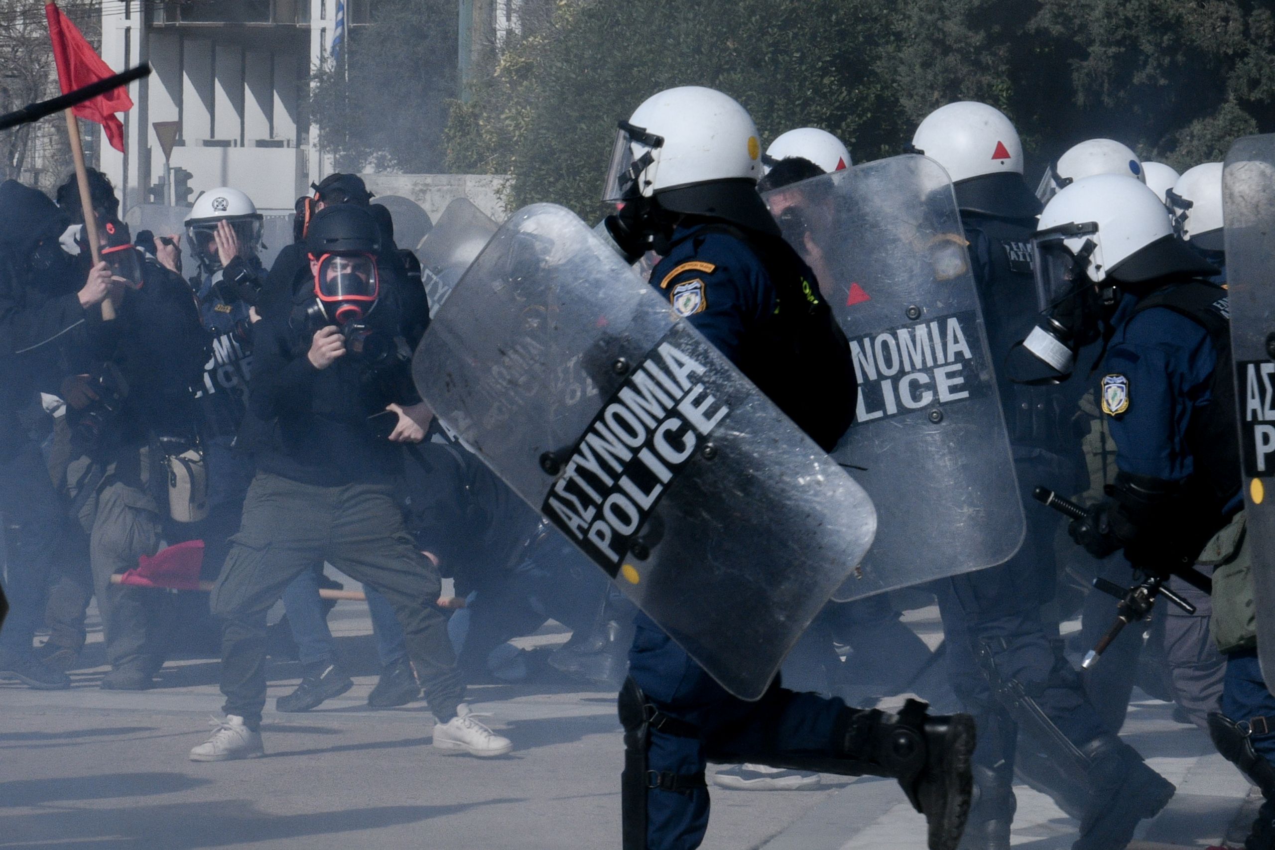 Επεισόδια τώρα στο κέντρο της Αθήνας