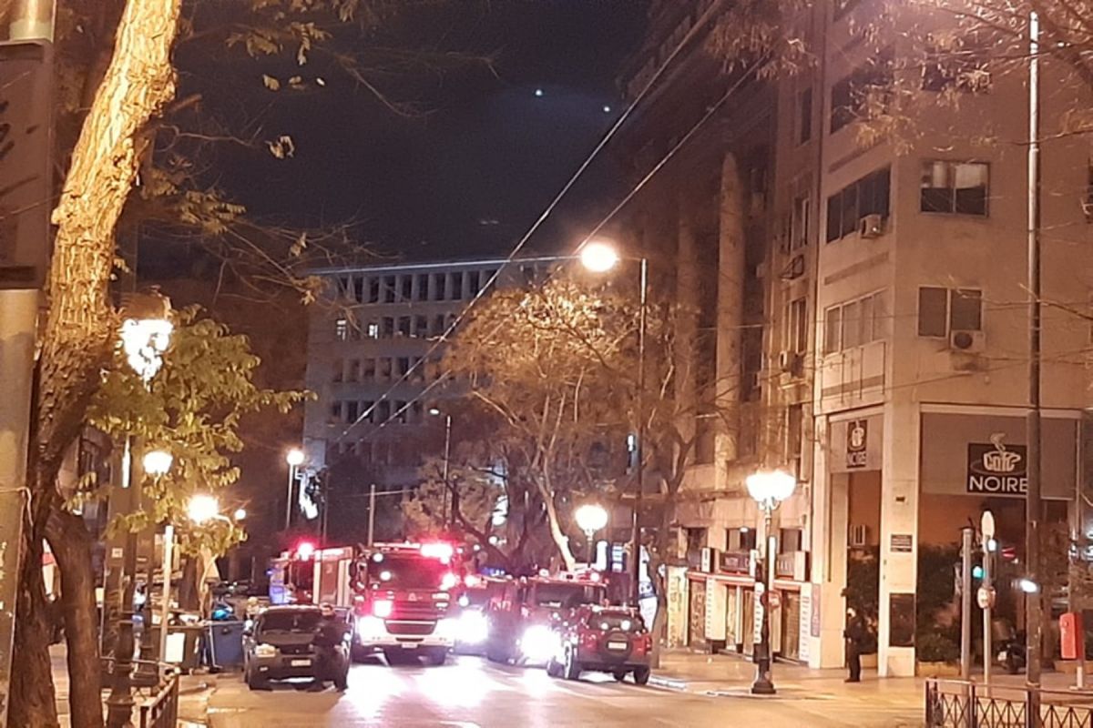 Φωτιά Ακαδημίας: Πυρκαγιά σε διαμέρισμα στο κέντρο της Αθήνας