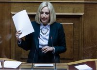 Γεννηματά Βουλή: Να αποσύρετε το νομοσχέδιο για την Παιδεία