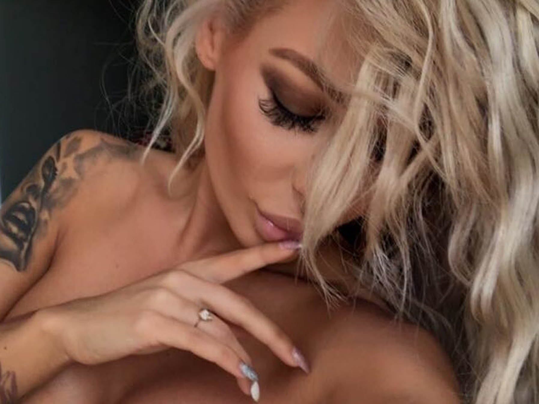 Ιωάννα Ζησάκη: Η Playmate που σε βγάζει από τα ρούχα σου [pics]