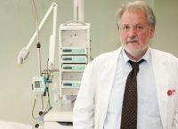 Καπραβέλος: «Όλα τα σχολεία να κλείσουν άμεσα πριν φτάσουμε στην έκρηξη» Καπραβέλος: «Όλα τα σχολεία να κλείσουν άμεσα πριν φτάσουμε στην έκρηξη»