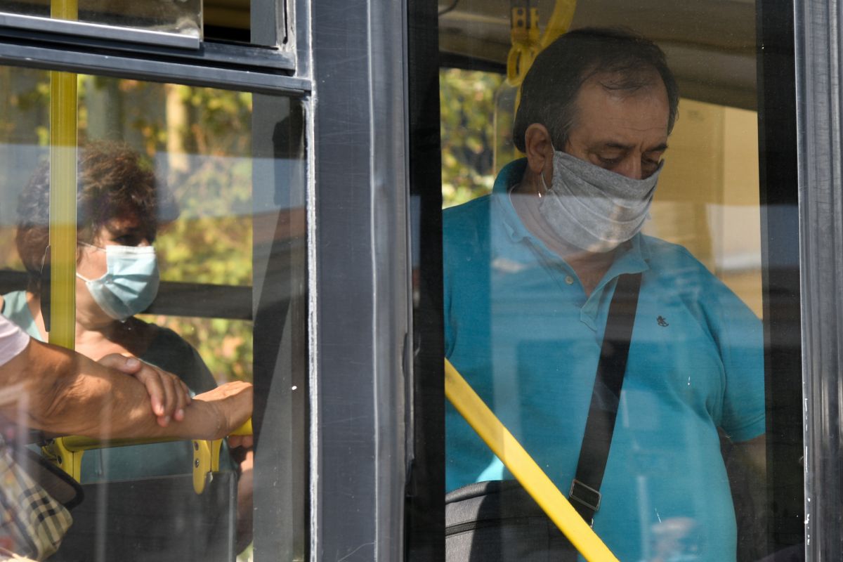 Καραμανλής: Έρχονται διευκολύνσεις για τους εμβολιασμένους επιβάτες των μέσων μεταφοράς