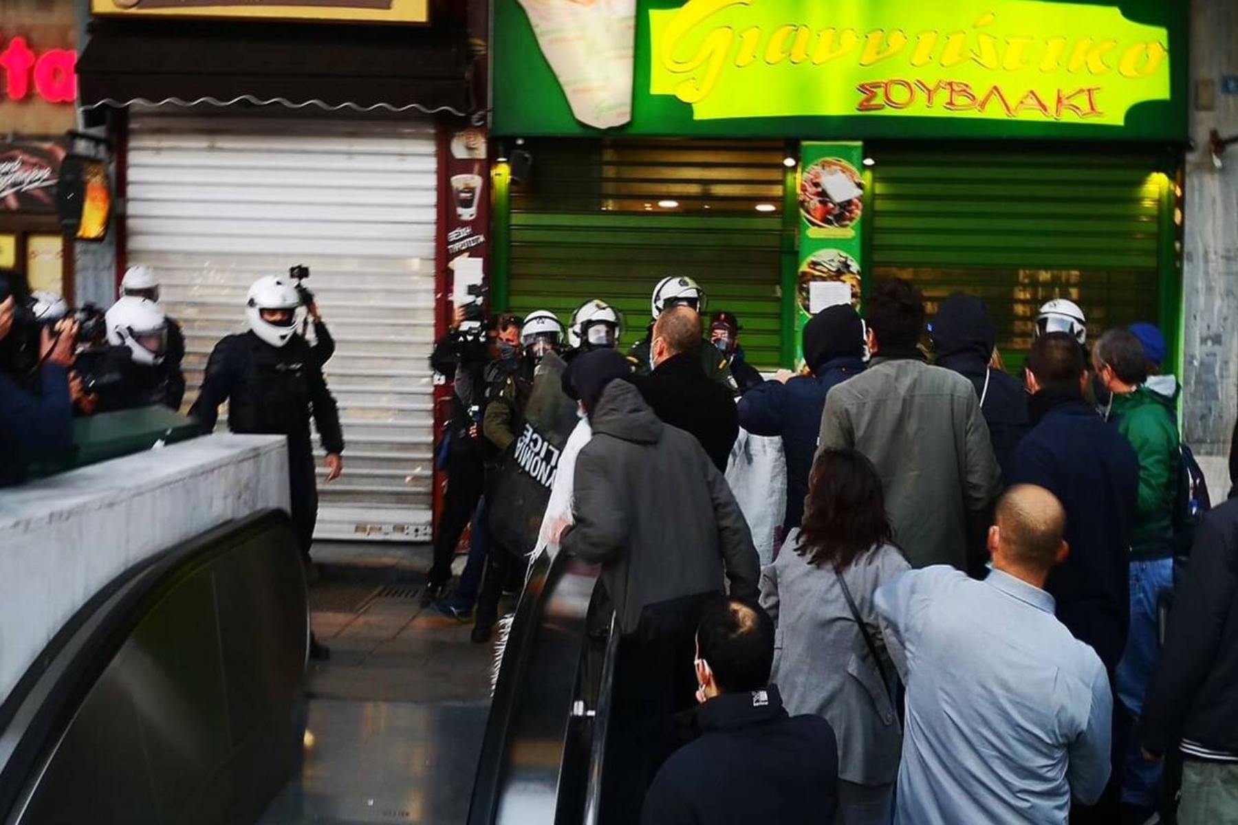 Επεισόδια στο κέντρο της Αθήνας σε συγκέντρωση για τον Δημήτρη Κουφοντίνα
