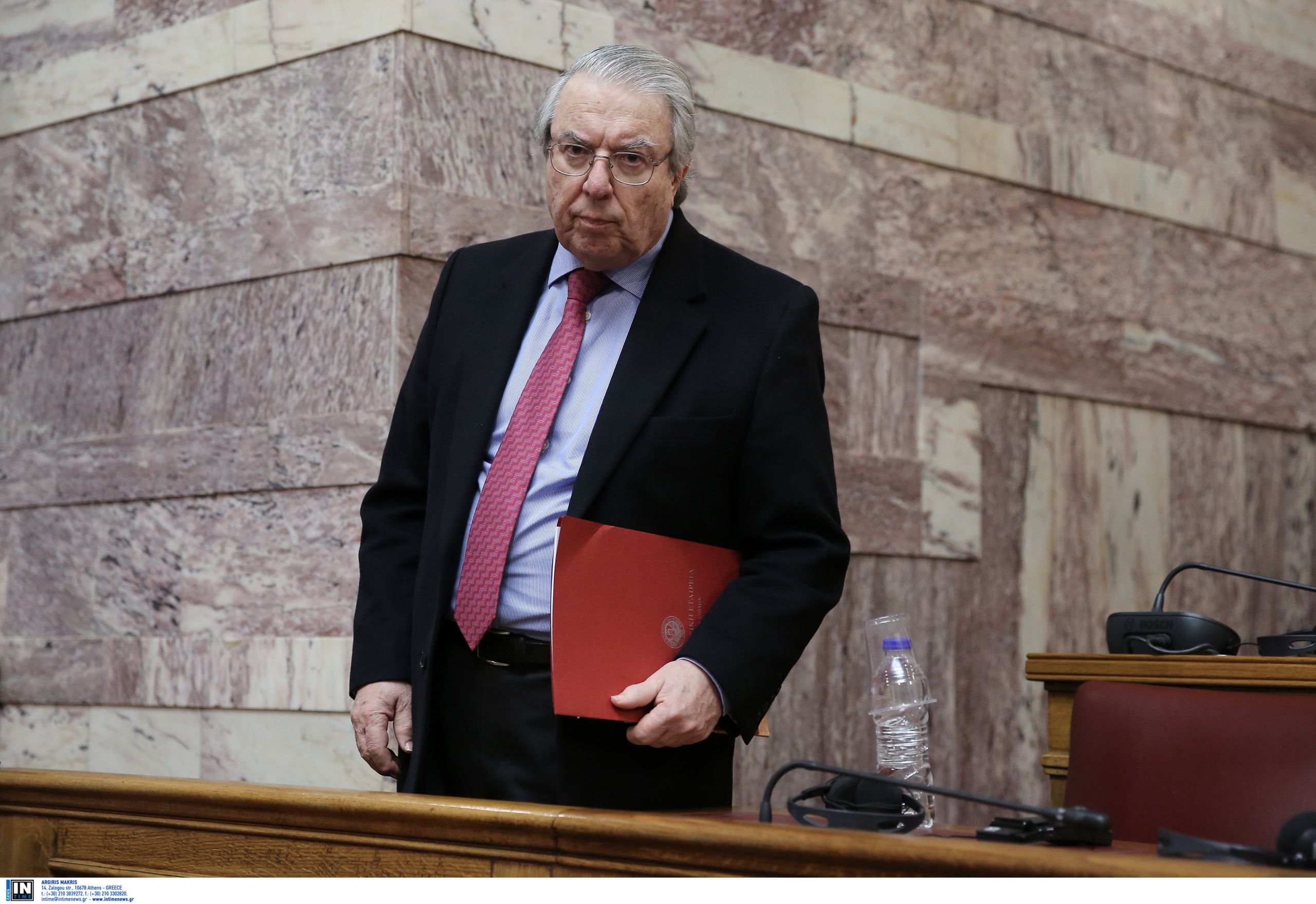Γιώργος Μπαμπινιώτης: O Πρόεδρος ΟΙΕΛΕ ζητά απομακρυνθεί ο καθηγητής από τη Φιλεκπαιδευτική Εταιρεία