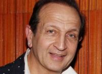 Σπύρος Μπιμπίλας: «Έρχονται μέσα στη νύχτα και μου χτυπάνε την πόρτα»