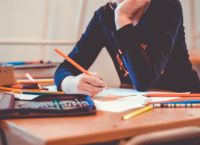 Γνωστός καθηγητής Πανεπιστημίου σε φοιτήτριες: Να κάναμε καμία π@ρτουζίτσα Γνωστός καθηγητής Πανεπιστημίου σε φοιτήτριες: Να κάναμε καμία π@ρτουζίτσα