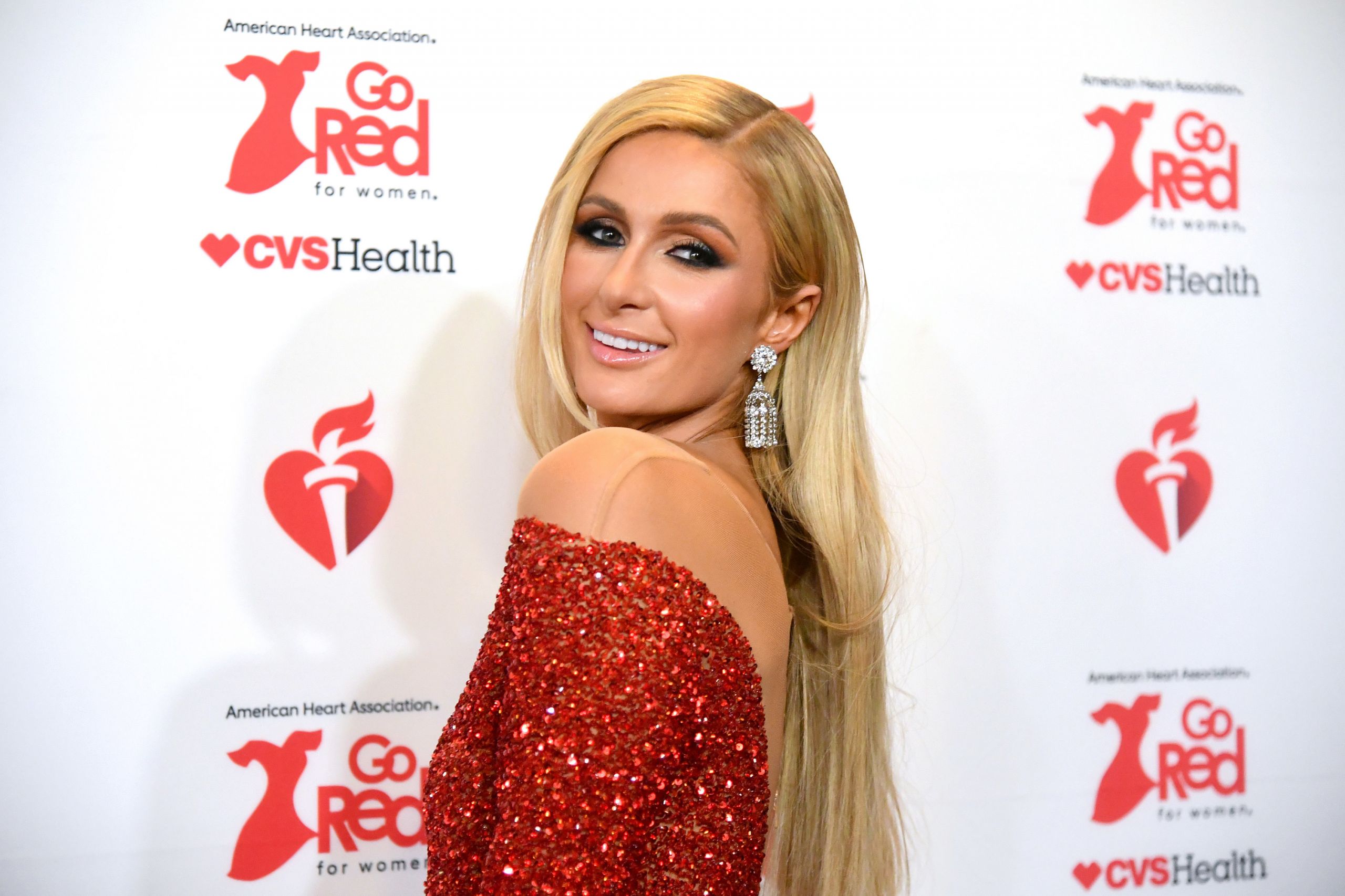 Paris Hilton: Κι επίσημα αρραβωνιασμένη η χρυσή κληρονόμος