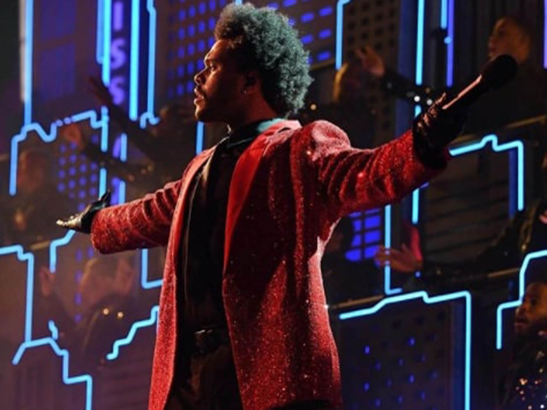 The Weeknd: Τραγούδησε στο Super Bowl 2021 – Δείτε την εντυπωσιακή εμφάνισή του στο ημίχρονο