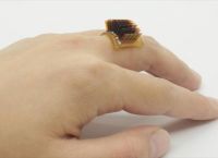 Θερμοηλεκτρικό δαχτυλίδι: Εντυπωσιακό – Μετατρέπει το ανθρώπινο σώμα σε «μπαταρία»
