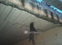 Χανιά: Κρέμασαν σκύλο από γέφυρα και τον άφησαν να πεθάνει – Προσοχή σκληρές εικόνες Χανιά: Κρέμασαν σκύλο από γέφυρα και τον άφησαν να πεθάνει – Προσοχή σκληρές εικόνες