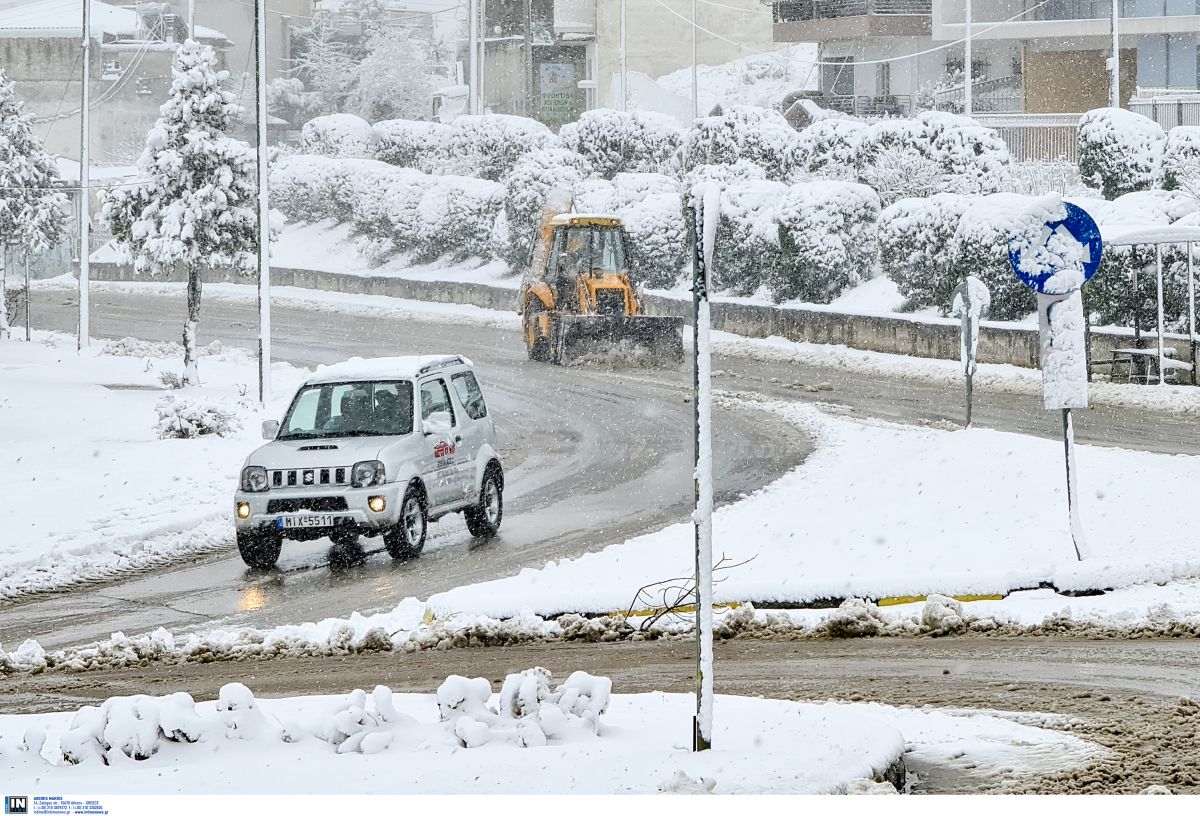 Κλειστοί δρόμοι: Προβλήματα σε Αχαΐα, Αιτωλοακαρνανία, Κορινθία – Σε ποια σημεία χρειάζονται αλυσίδες.