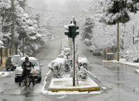 Άνδρας βγήκε γυμνός στην Αθήνα και χόρευε στα χιόνια – Το video που έγινε viral Άνδρας βγήκε γυμνός στην Αθήνα και χόρευε στα χιόνια – Το video που έγινε viral