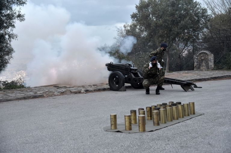 25η Μαρτίου: Κανονιοβολισμοί από το Λυκαβηττό [vid]