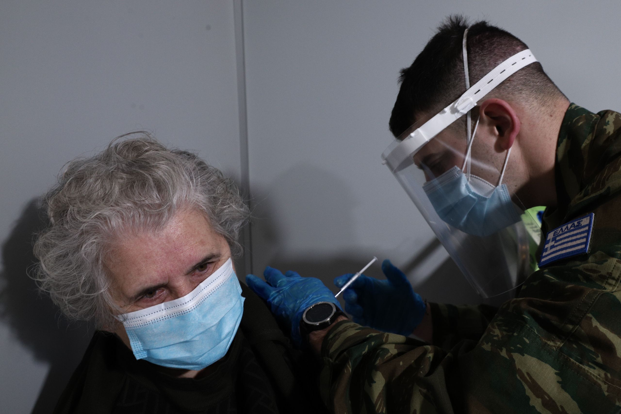 Εμβολιασμοί Ελλάδα: «Ανοίγουν» τα ραντεβού για τους 70-74 ετών